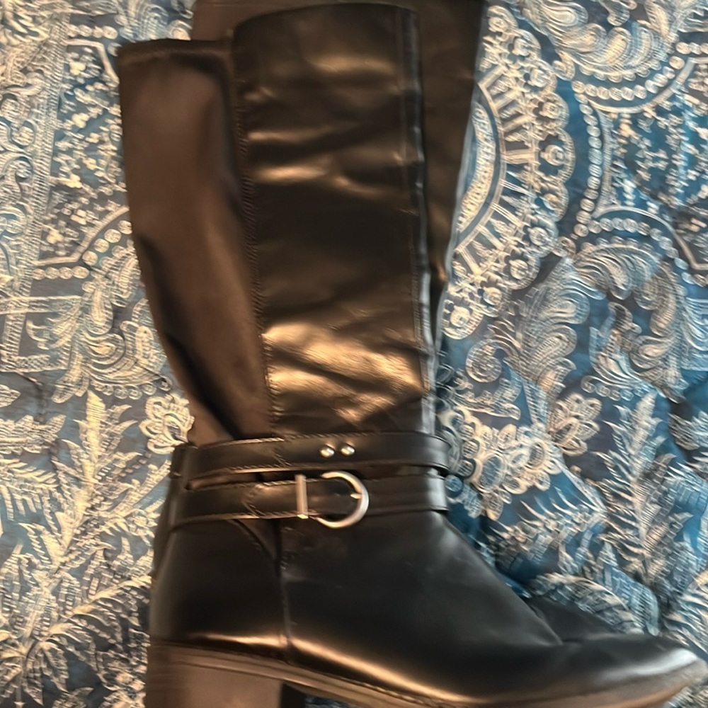 Black knee boots